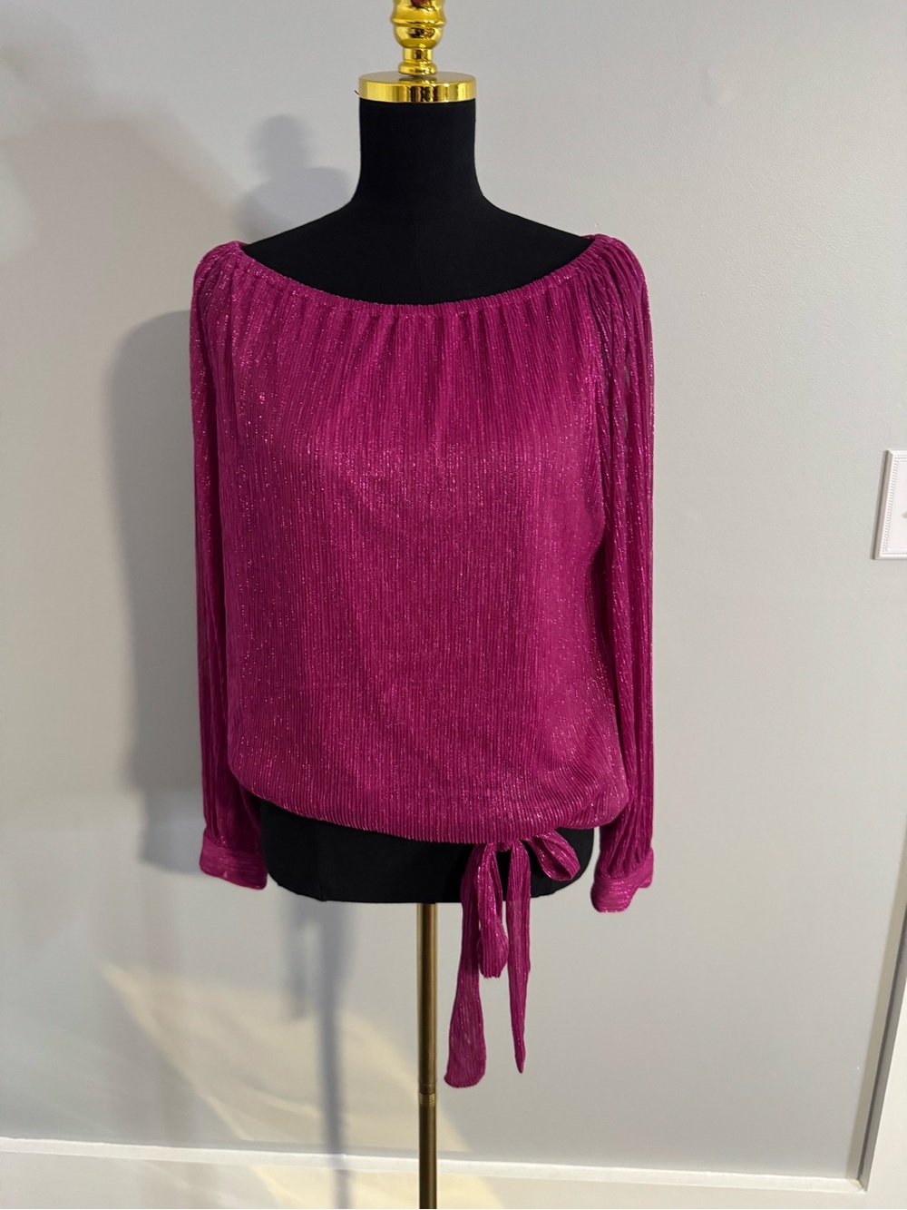 NWT CeCe Fuchsia Metallic Pleated off Shoulder Blouse Size Medium